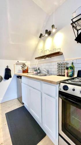 ห้องครัว, Finn's Studio, Fundy Park in อัลม่า