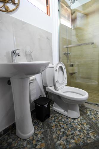 Standard Double Room image 2