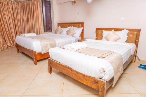 2 double beds