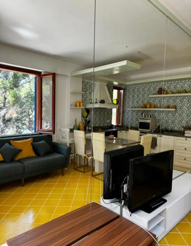 кухня, A casa di Ludo in Монтекоріце