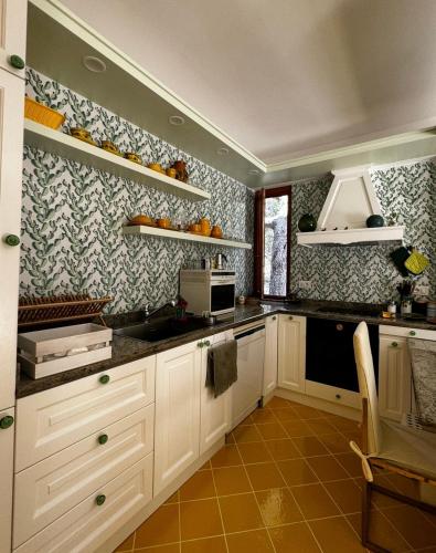 кухня, A casa di Ludo in Монтекоріце