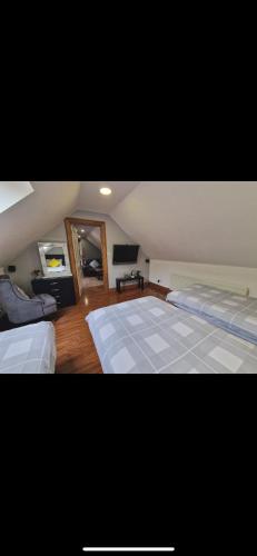 Woodland lodge, apartment in 鄧吉文