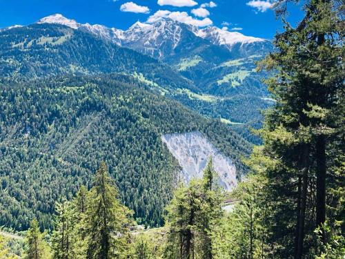 Tuvākā izklaides vieta, Casa Via vitg sut in Surselva