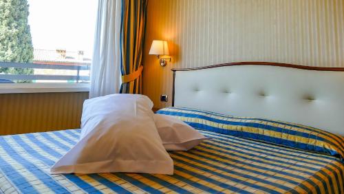 2 twin beds