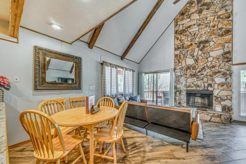 Ruidoso Family Cabin Short Walk to Downtown! - image 6