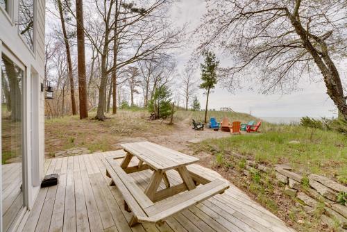 Beachfront Lake Michigan Cottage with Fire Pit and Deck - image 10