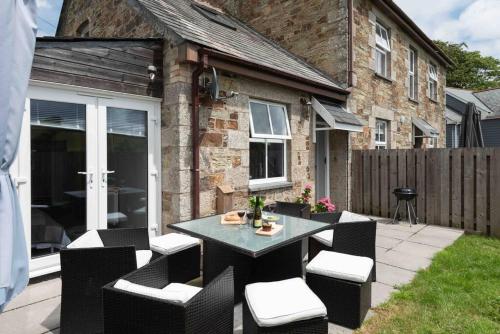 The Old Shop in Withiel Village with private enclosed garden in Withiel