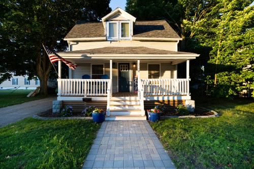 A Liberty Haven - 2 blocks from South Beach, in South Haven, USA