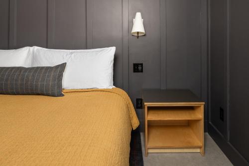 553581190 The Coachman Hotel