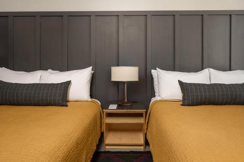 2 queen beds