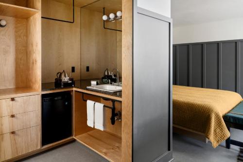 553581628 The Coachman Hotel