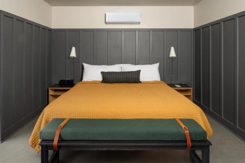553581909 The Coachman Hotel