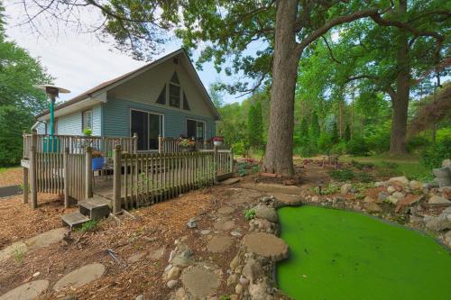 Ancient Oak Sanctuary Rural getaway, walking paths