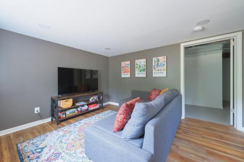 Ancient Oak Sanctuary Rural getaway, walking paths