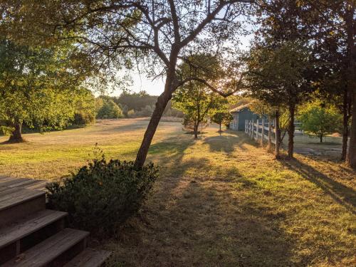 Ancient Oak Sanctuary Rural getaway, walking paths