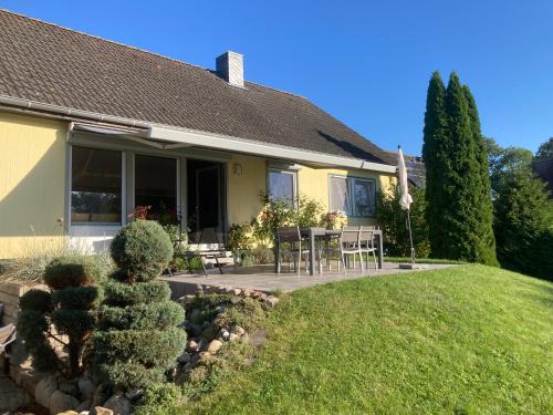 Balkons/terase, STRANDLIEBE 100 qm Gartenwohnung (eingezäunt), 15 Gehminuten zum Strand (STRANDLIEBE 100 qm Gartenwohnung (eingezaunt), 15 Gehminuten zum Strand) in Neukirchen (Schleswig-Holstein)