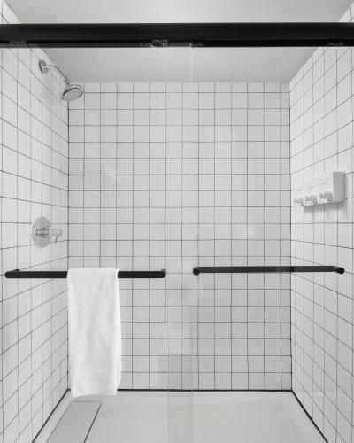 553583008 The Coachman Hotel