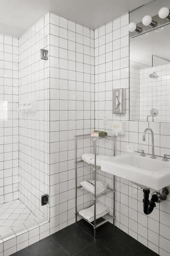553583055 The Coachman Hotel