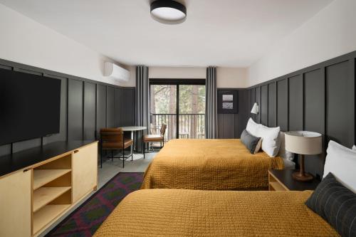 553583631 The Coachman Hotel