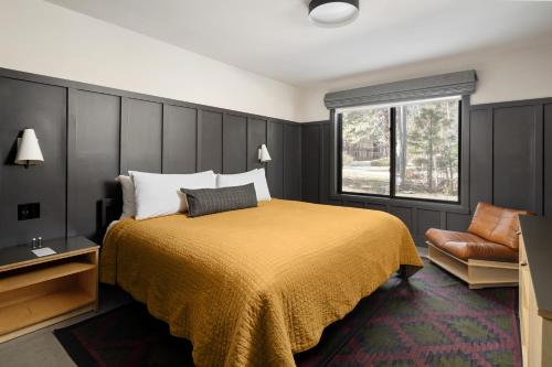 553583738 The Coachman Hotel