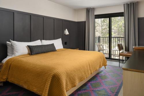 553583751 The Coachman Hotel