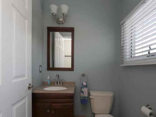Beautiful Pet Friendly Lagoonfront Ranch In Beach Haven West! in Manahawkin, USA