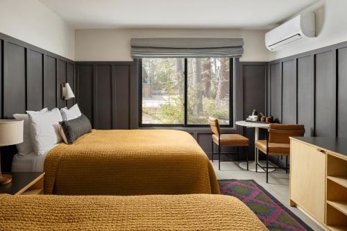 553583876 The Coachman Hotel