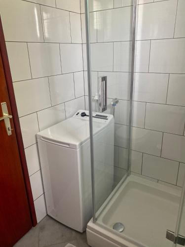 Three-Bedroom Apartment with Terrace and Sea View image 3
