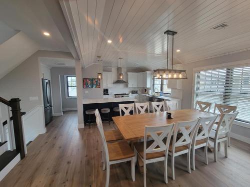 6 Bedroom Luxury Home in Brighton Beach, USA