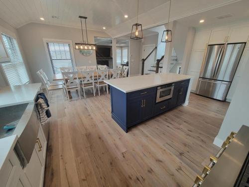 6 Bedroom Luxury Home in Brighton Beach, USA