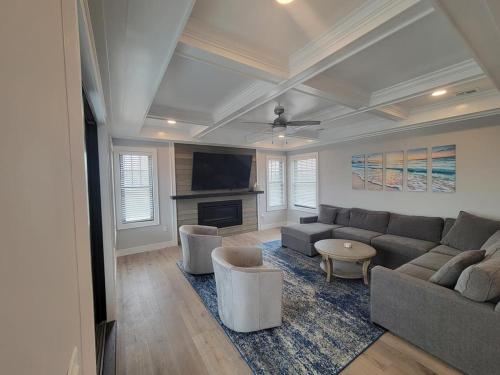 6 Bedroom Luxury Home in Brighton Beach, USA