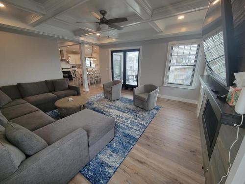 6 Bedroom Luxury Home in Brighton Beach, USA