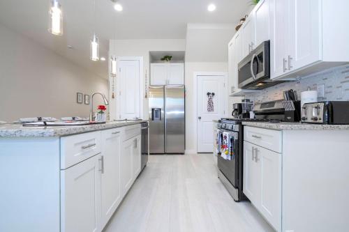 New 2024 Magic Villa 5 min to Disney in Orlando, USA