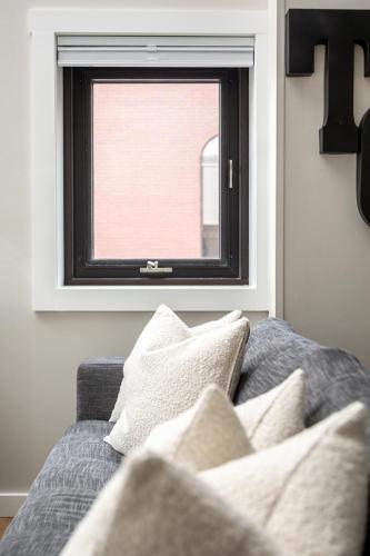 Modern & Cozy Studio Walk to Downtown & Beach in Traverse City, USA