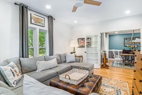Thorndale - Modern Smart Home on 20 Pastoral Acres with a Private Heated Pool & Hot Tub in Fennville, USA