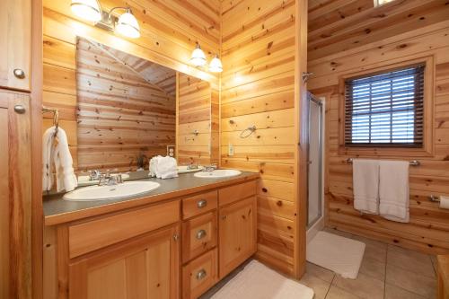 Our Get Aweigh - Cabin Retreat - private hot tub - community pool - Goshorn Lake Access - main image