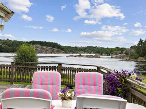 Utsikt, Seaside Cottage with Balcony and Grill in Daftö