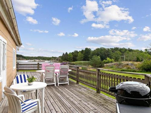 Hotellet från utsidan, Seaside Cottage with Balcony and Grill in Daftö