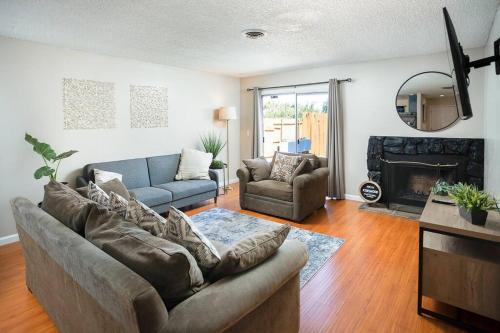 The Blues Charming Duplex in the heart of Yuba