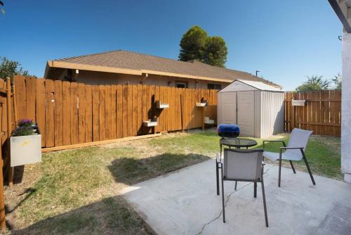 The Blues Charming Duplex in the heart of Yuba