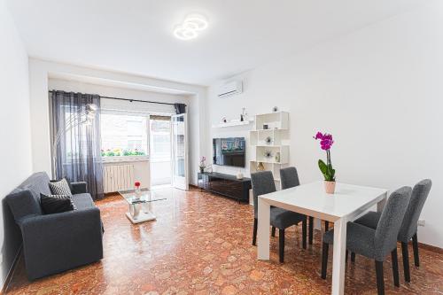 Domus Leo Roma, Rzym