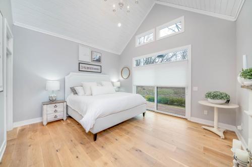 Large luxurious home - 2 blocks from nearest public beach - Private heated pool!