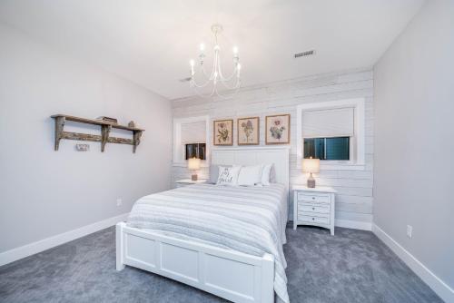 Large luxurious home - 2 blocks from nearest public beach - Private heated pool!