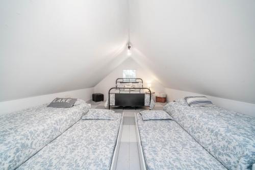 Large luxurious home - 2 blocks from nearest public beach - Private heated pool!