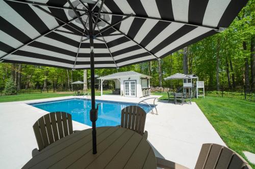 Large luxurious home - 2 blocks from nearest public beach - Private heated pool!