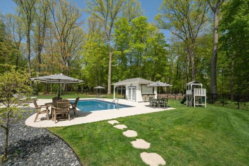 Large luxurious home - 2 blocks from nearest public beach - Private heated pool!