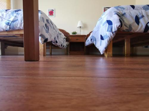 2 queen beds
