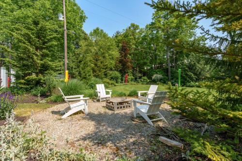 Roan & Black - Dog Friendly - Above one of the best contemporary galleries in West Michigan