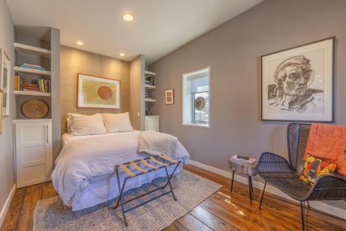 Roan & Black - Dog Friendly - Above one of the best contemporary galleries in West Michigan