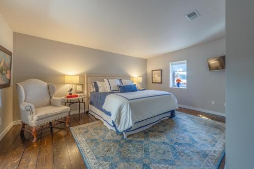 Roan & Black - Dog Friendly - Above one of the best contemporary galleries in West Michigan